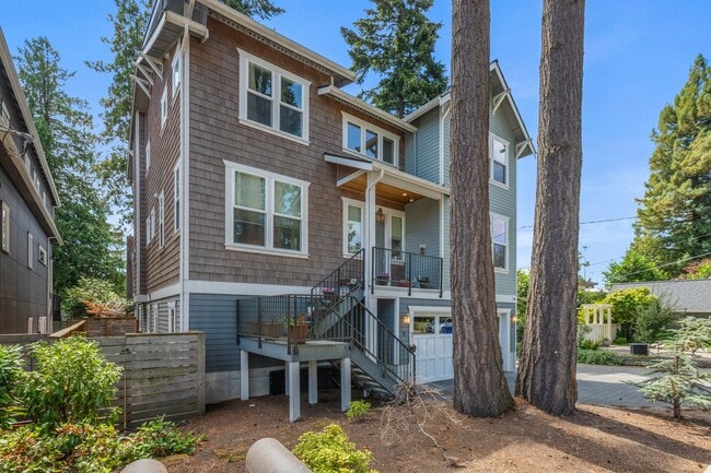 Building Photo - 5Bd/3.25Ba Seattle House