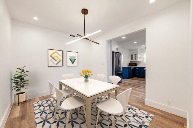 Photo - 2018 Remodeled 3 bed / 2 bath - wood / tile floors, fenced yard. Hyde Park / Downtown