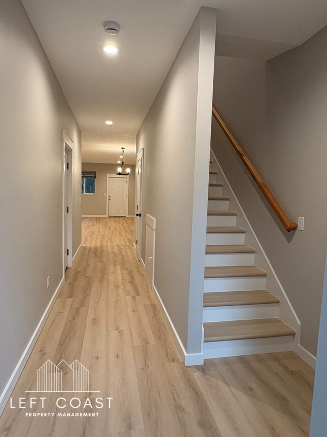 Photo - 425 SE Inlet Ave