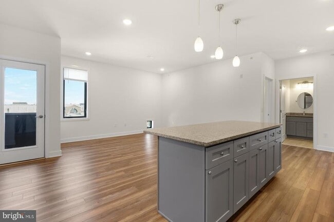 Photo - 2411 Kensington Ave Unit 405