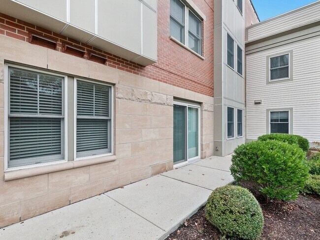 Photo - 321 Hammond Pond Pkwy Unit 106