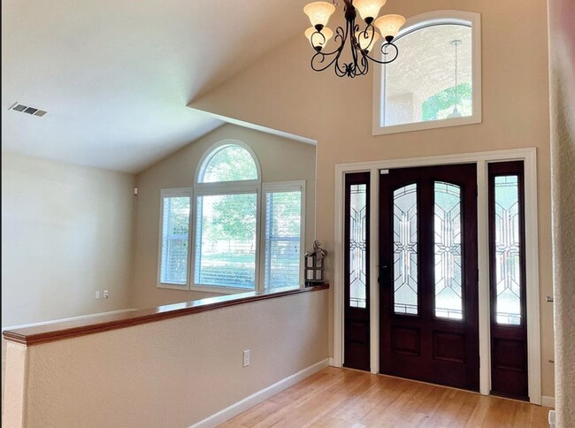 Photo - 4 Bedroom 2.5 bathroom 2 Story Home Naragh...