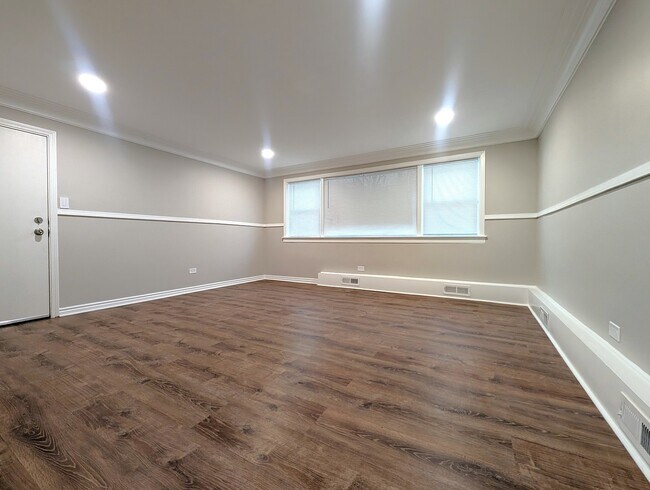 Photo - 300 S Austin Blvd