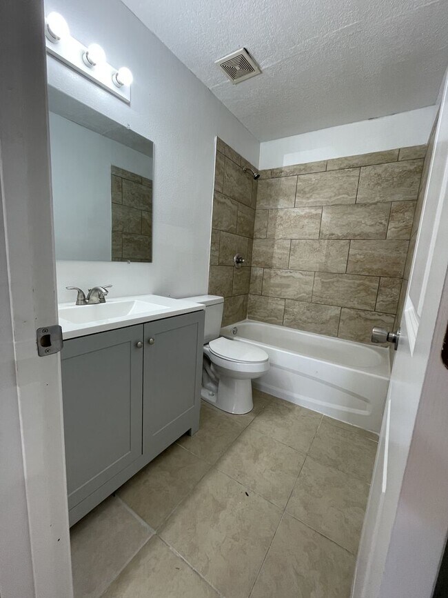 Photo - 727-729 Pineville Ln Unidad 727