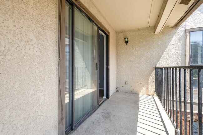 Sliding glass doors to balcony - 932 Turtle Cv Unit 256