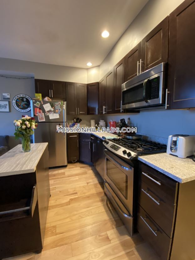 Photo - 180 Hillside St