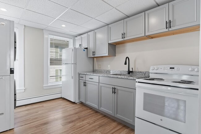 Building Photo - 30 Ham St Rental
