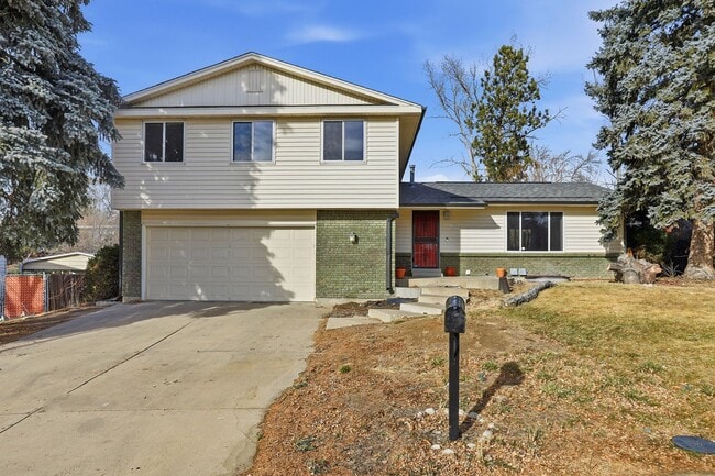 Photo - 5 bedroom, 3 bath home in desirable Arvada neighborhood.