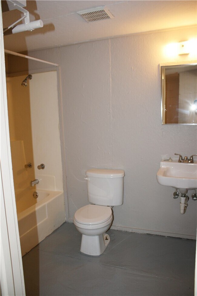 Photo - 620 N Leverett Ave