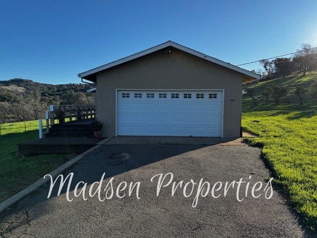 Building Photo - 784 Flag Creek Rd