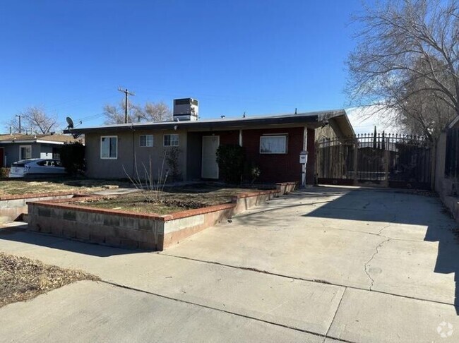 Building Photo - 38882 Ocotillo Dr Rental