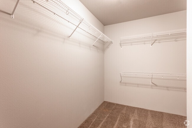 2BR, 1BA - 1,052 SF