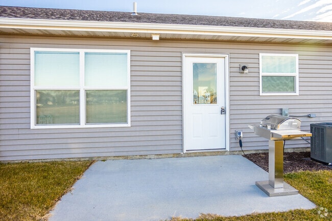 1BR, 1BA - Attached Garage/604 SF