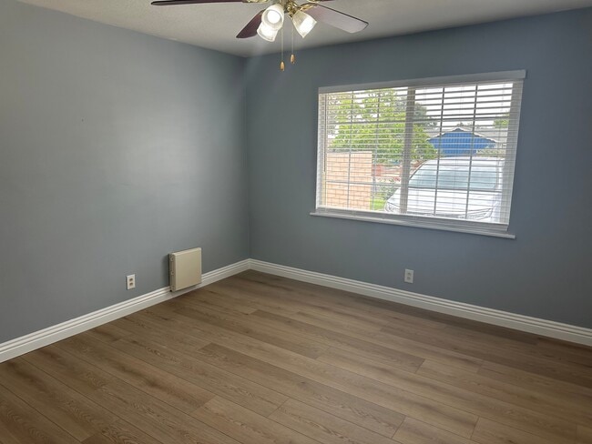 Photo - 1050 W La Deney Dr