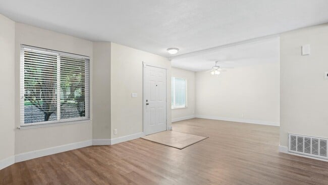 Photo - 142 Village Ct
