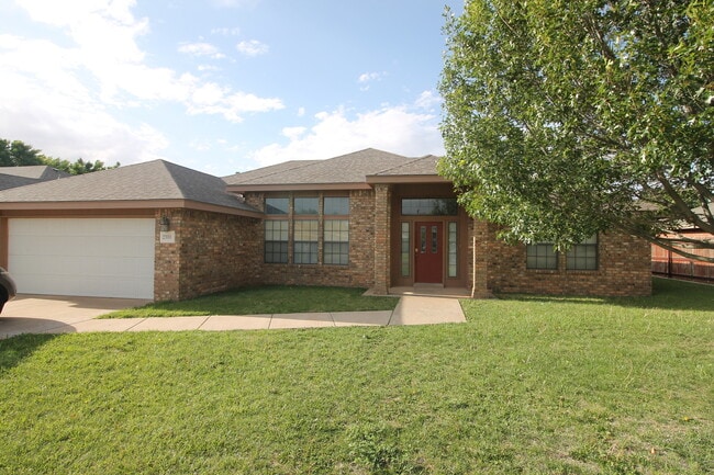 Building Photo - 2300 Northglen Dr