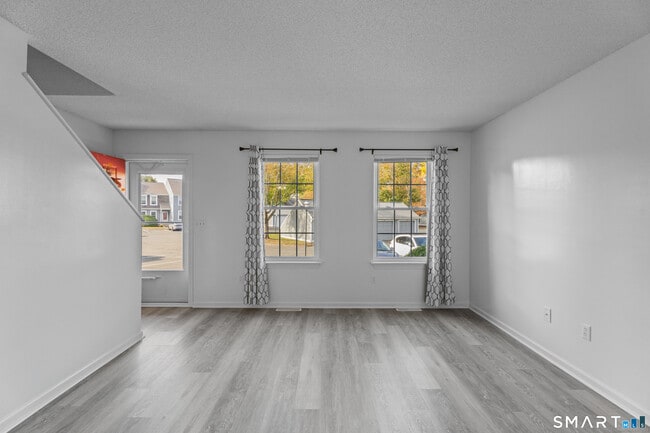 Photo - 213 Oakland St Unit APT D