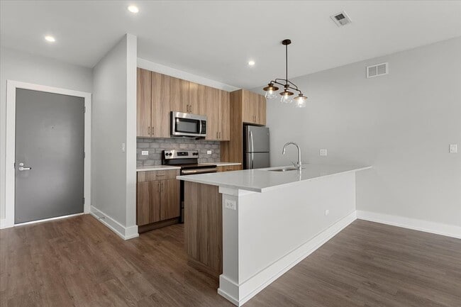 Photo - 2111 S Halsted St