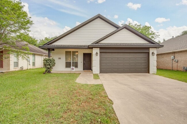 Building Photo - AUGUST PRE-LEASE!  3 Bedroom 3 Bathroom Ho...