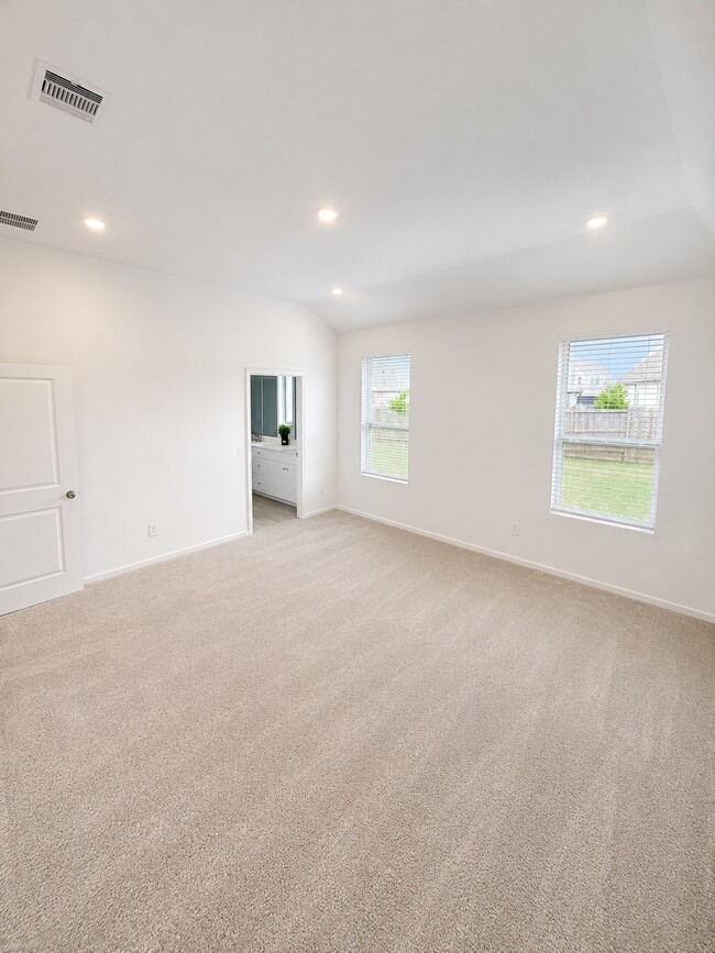 Photo - 15520 Maple