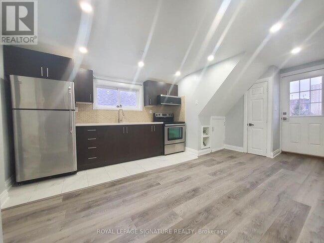 Photo - 77 Victoria Ave N Unité 4