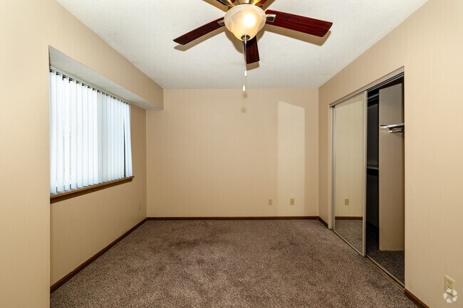 2BR, 1.5BA - 960SF - Bedroom