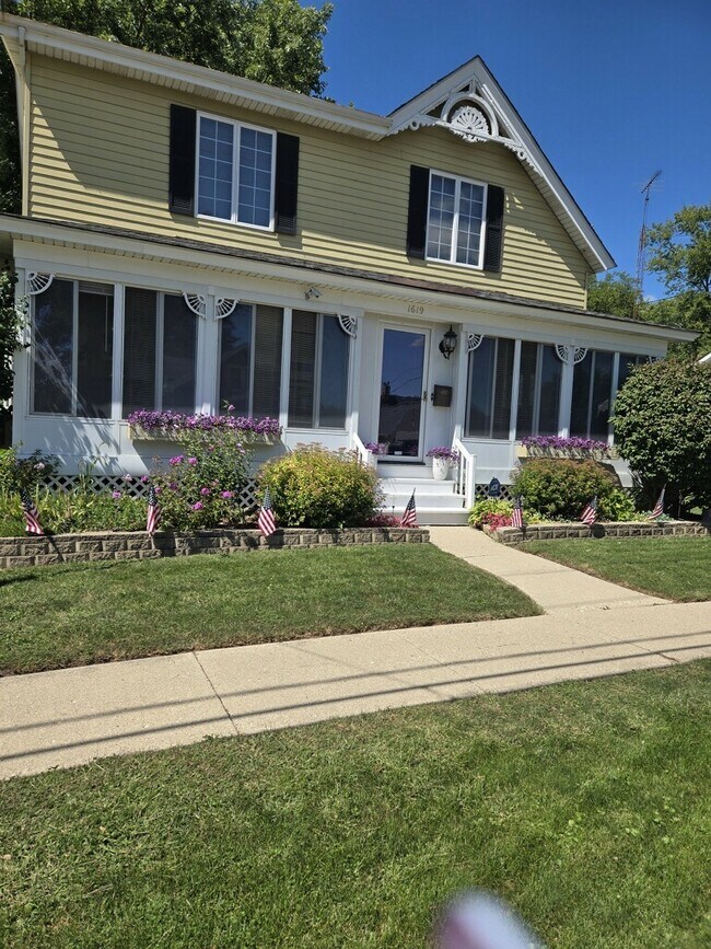 Photo - 1619 Riverside Dr