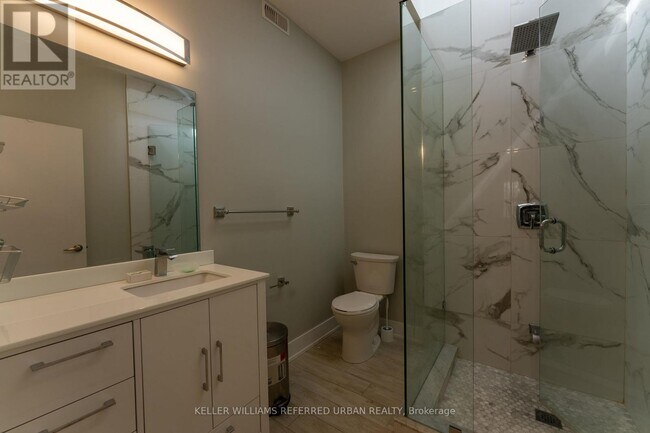 Photo - 400 Queen St W Unit 1