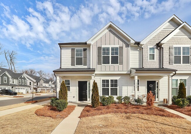 Building Photo - Beautiful three bedroom townhome