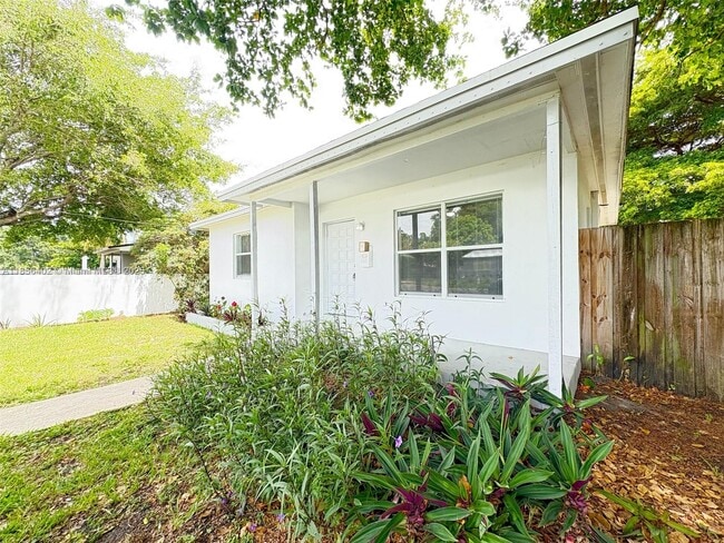 Building Photo - 655 SW 6th St Rental