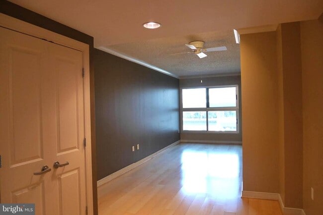 Photo - 777 7th St NW Unit 632