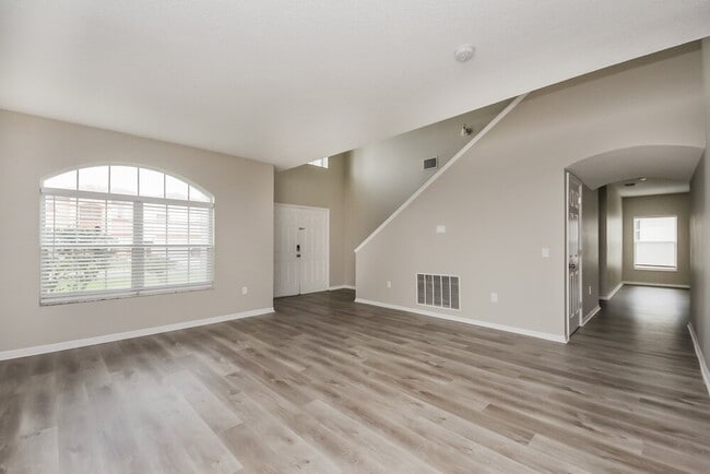 Photo - 553 Brentford Ct