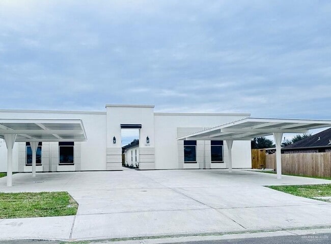 Building Photo - 18 Robin Unit 2