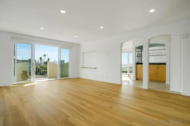 Photo - 3217 Columbia St