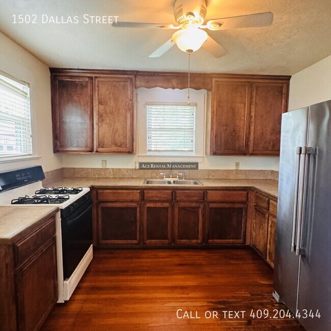 Photo - 1502 Dallas St