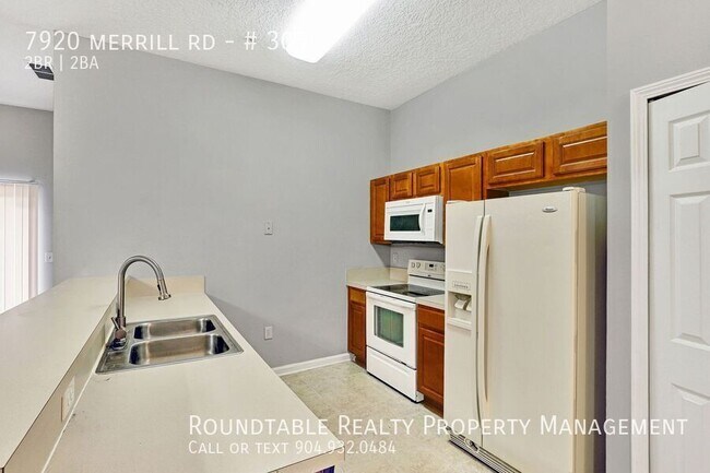 Photo - 7920 Merrill Rd Unidad # 305