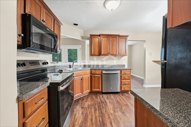 Photo - 2027 Waterford Dr