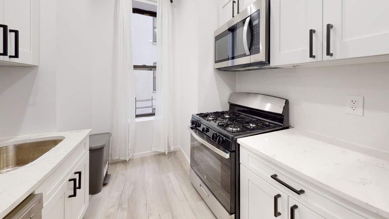 Photo - Private bedroom in 4 bed/1 bath Home