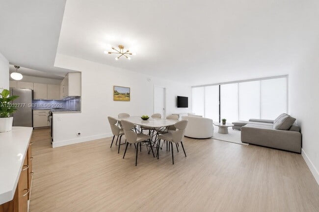 Photo - 780 NE 69th St Unidad 505