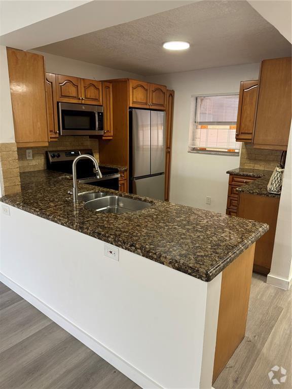 Building Photo - 2820 Riverside Dr Rental