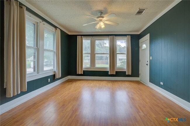 Photo - 262 Clemens Ave