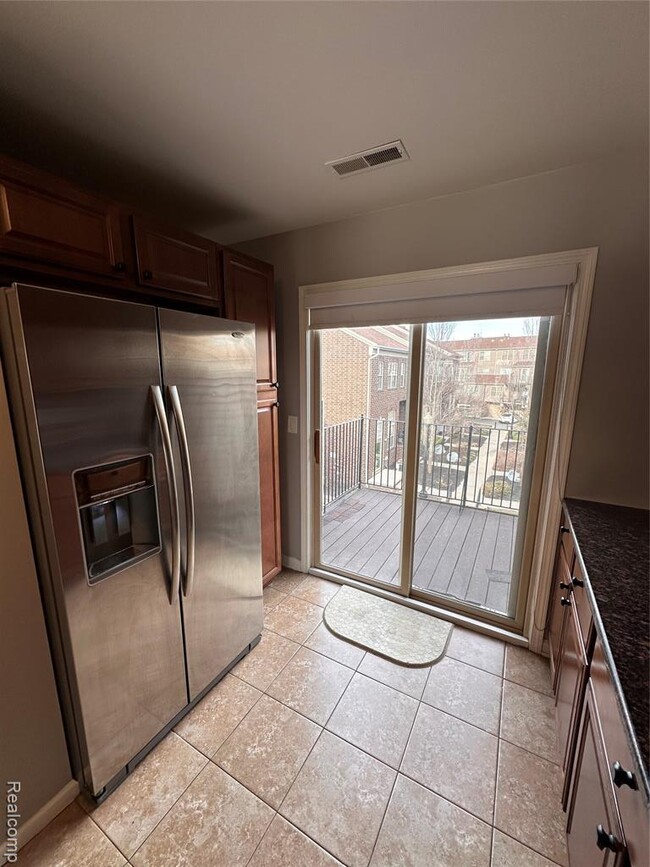 Photo - 4240 Maple St