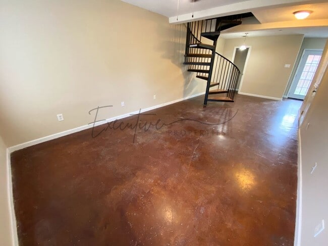 Photo - 2-Bed, 2.5-Bath Townhouse – Walk to McNeese State University! Unit 337 East Sale Road