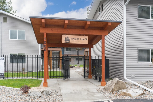 Secure Entry - Timber Place by the Lake - Fully Renovated Rental