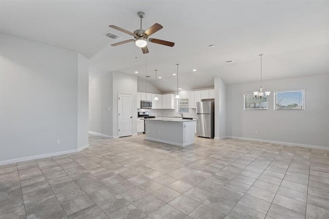 Photo - 221 Bridgestone Way