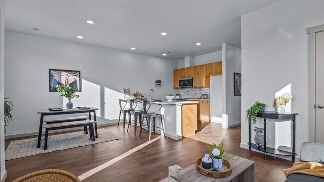 2772 Caspian Wy Unit C
