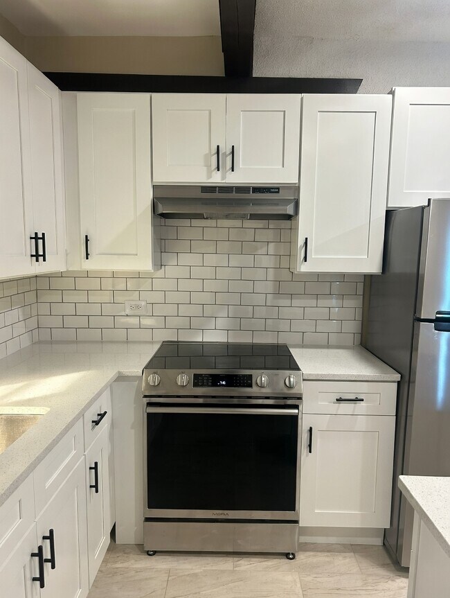 Photo - 10102 Main St