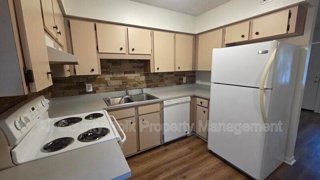Photo - 915 Ariana St Unit Apt 21