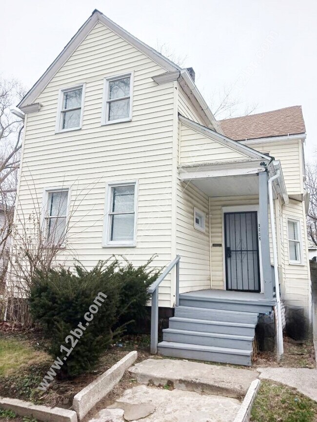 5-Bedroom Home Close to Rockefeller Park - 5-Bedroom Home Close to Rockefeller Park