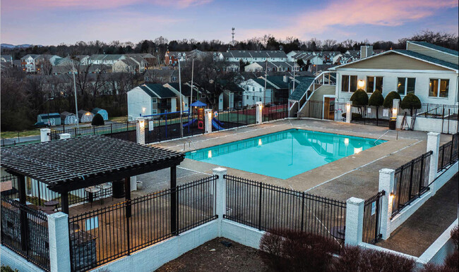 Building Photo - 300 Hickory Rental